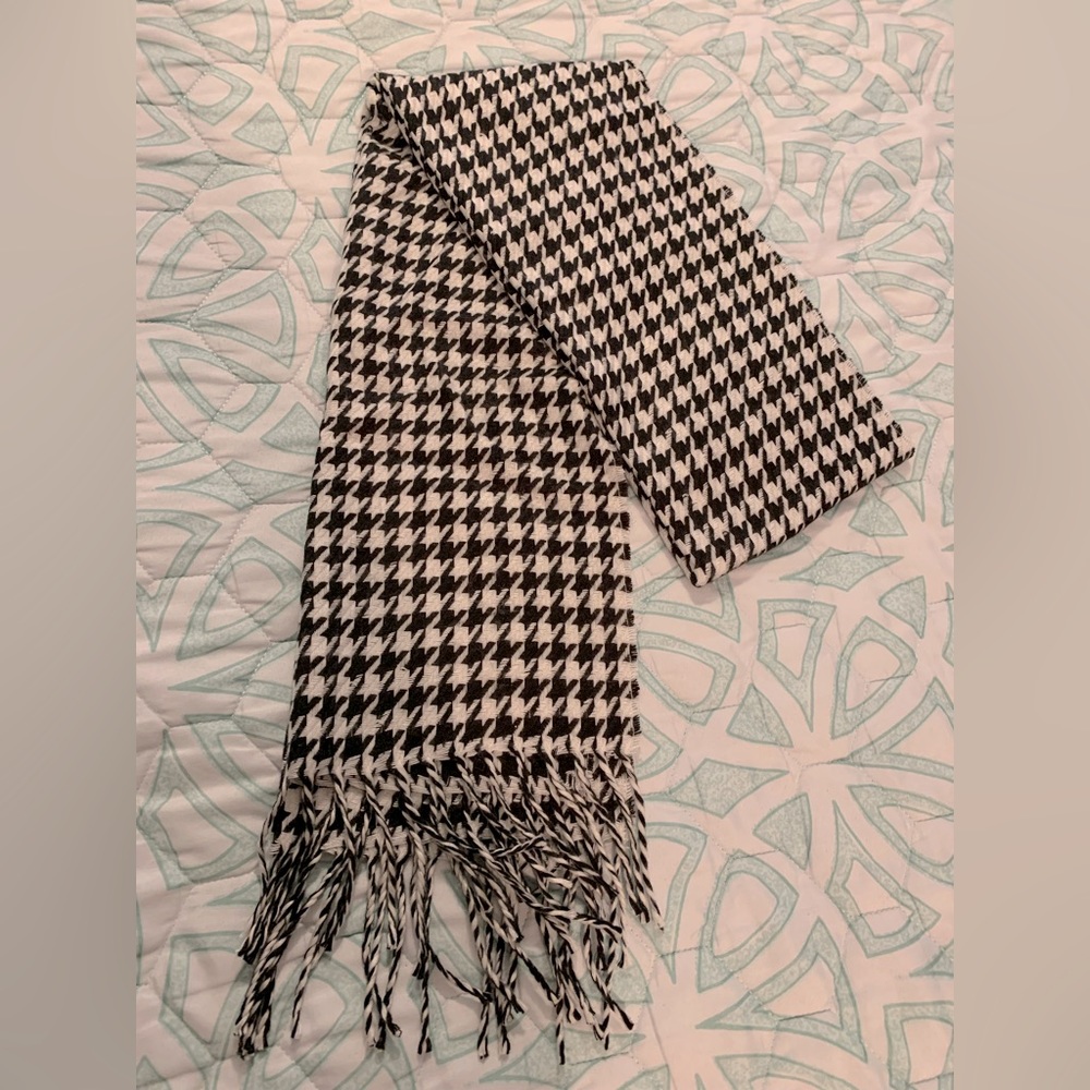 Cashmere Houndstooth Scarf NWOT